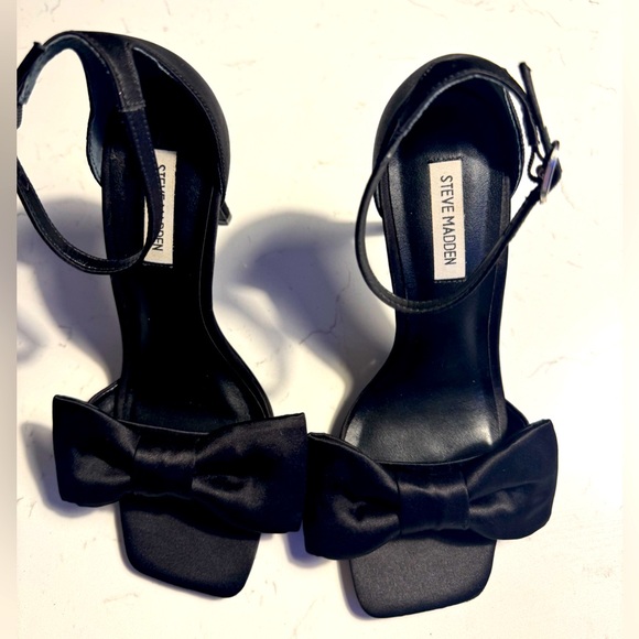 Steve Madden Chic Satin Bow 4” high Heels Women Size 9.5 - Picture 3 of 10